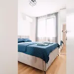 Tesla's Energy Haven Apartament *