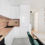 Tesla's Energy Haven Apartament *