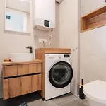 Apartament Tesla's Energy Haven *