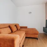 Tesla's Energy Haven * 자다르